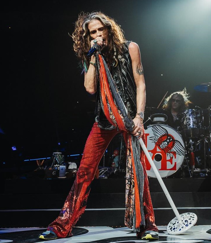 Steven Tyler responderá na Justiça por acusação de abuso sexual envolvendo menor nos EUA