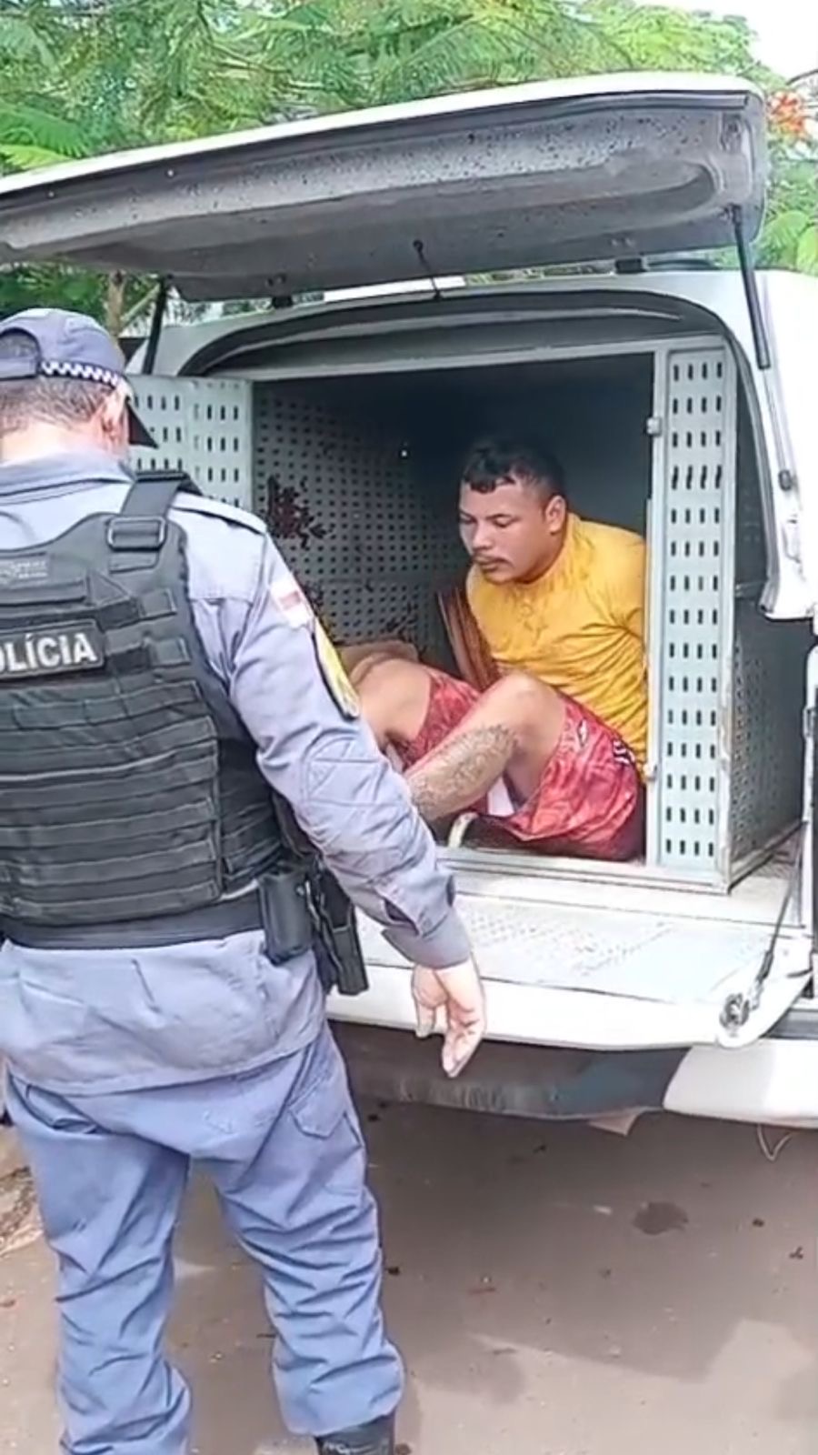 Suspeito de tráfico é preso com drogas durante patrulhamento da polícia