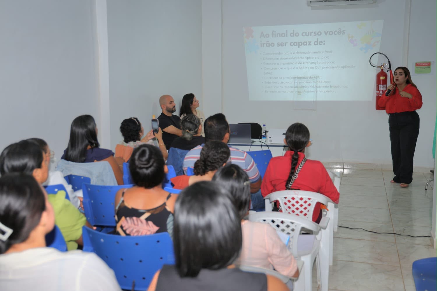 Curso inédito de Assistência Terapêutica baseado na ciência ABA fortalece atendimento a crianças com TEA em Autazes