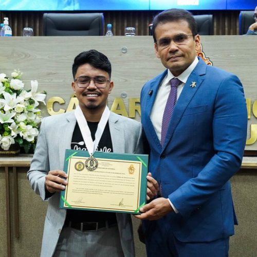 Willian Oliveira recebe Medalha de Ouro na Câmara de Manaus