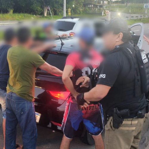 Dupla é presa suspeita de envolvimento em execução de ex-PM e homem em sítio de Manaus