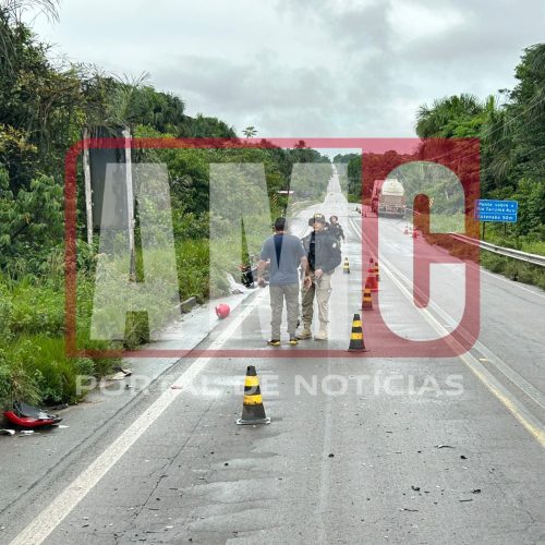 Colisão entre caminhão e motocicleta deixa vítima fatal na BR-174, em Manaus; veja imagens do local