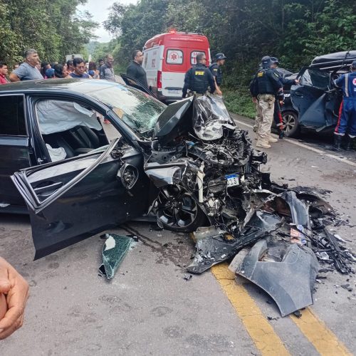 Grave: mulher morre após colisão entre carros na BR-174