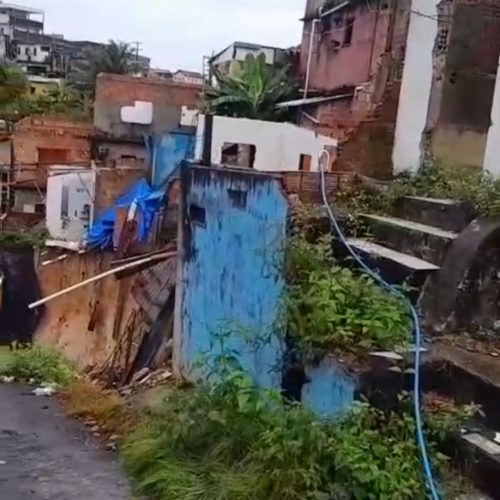 Prejuízo das chuvas constantes: casa desaba no bairro Mauazinho