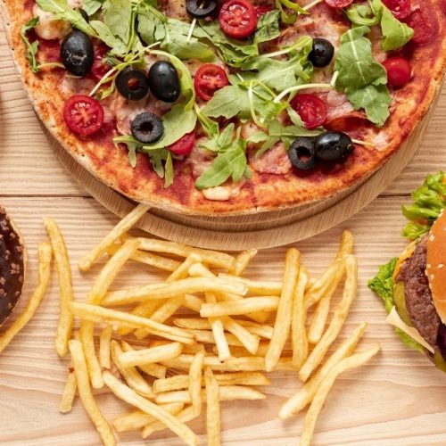 “Eu mereço”: por que um dia difícil costuma terminar em chocolate, pizza ou hambúrguer?