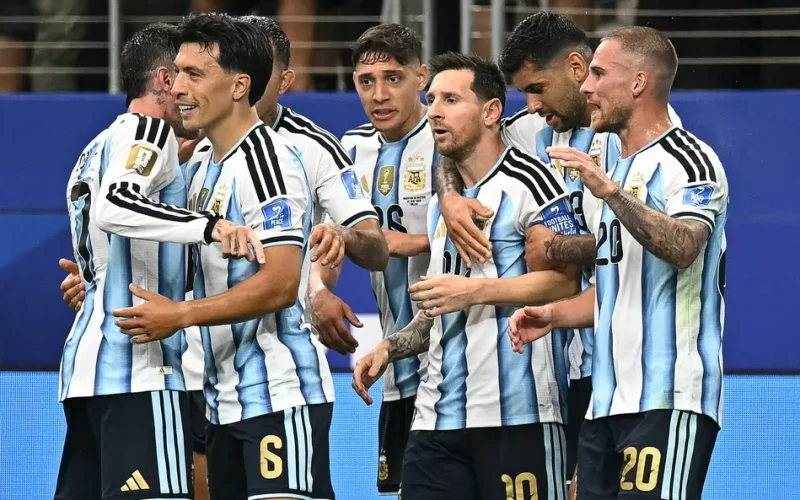 Messi marca duas vezes, quebra recorde histórico e garante Argentina nas oitavas da Copa do Mundo