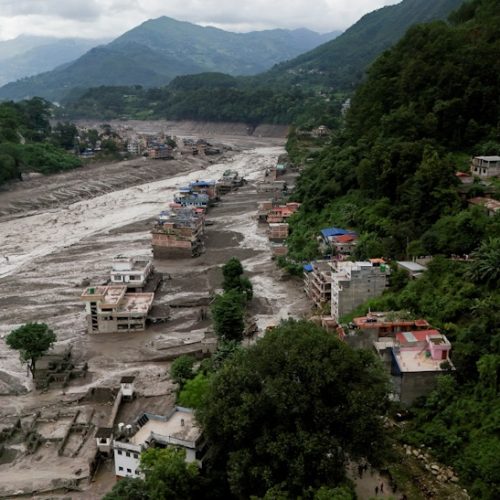 Inundação deixa 55 mortos e 384 desaparecidos na fronteira entre Nepal e Tibete