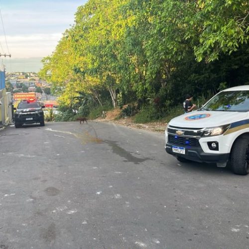 Homem é encontrado morto em via pública e caso é investigado pela polícia em Manaus