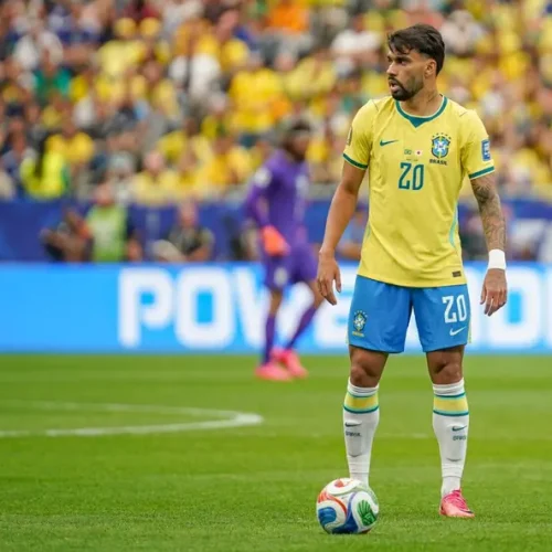 Lucas Paquetá pouco antes de sentir a lesão na coxa pela Seleção (foto: Rafael Ribeiro/CBF)