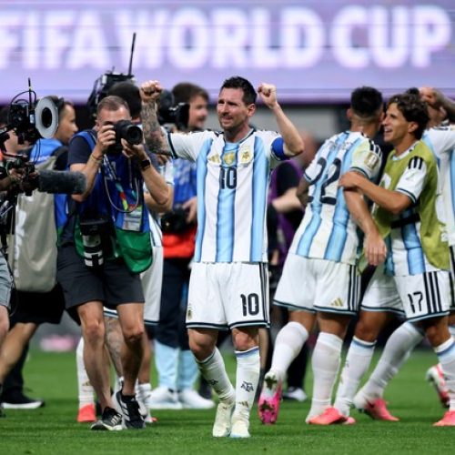 Messi vai às lágrimas após vitória de 3 a 2 da Argentina sobre o Egito na Copa — Foto: IMAGN IMAGES via Reuters/Brett Davis