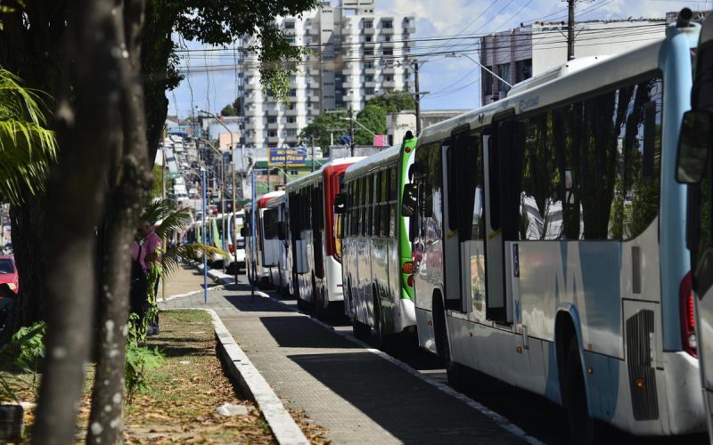 Ônibus podem parar em Manaus nesta quinta-feira por falta de pagamento