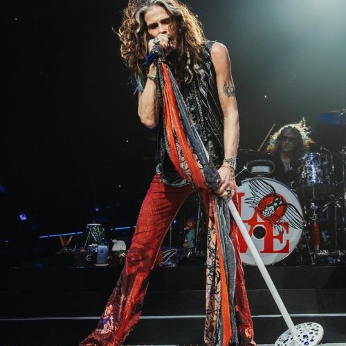 Steven Tyler responderá na Justiça por acusação de abuso sexual envolvendo menor nos EUA