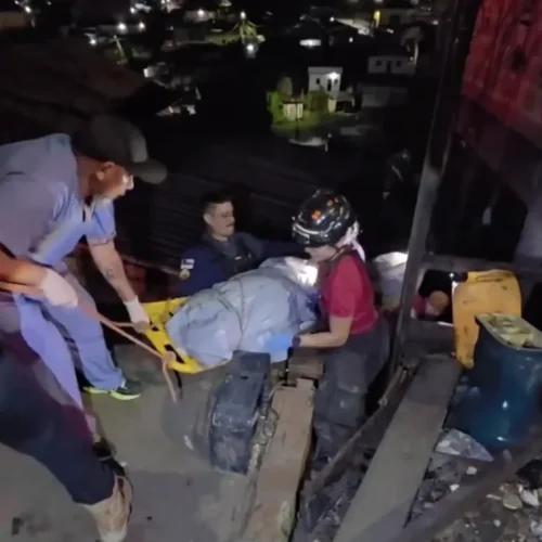 Homem que matou ex-esposa a facadas é espancado até a morte por moradores revoltados em Manaus