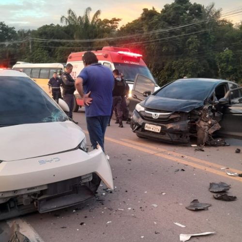 Colisão frontal entre veículos deixa feridos na BR-174, no Amazonas