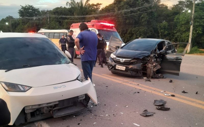 Colisão frontal entre veículos deixa feridos na BR-174, no Amazonas