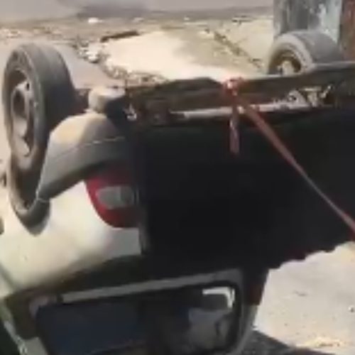 Motorista perde controle e carro capota em ladeira no bairro Parque das Nações, em Manaus