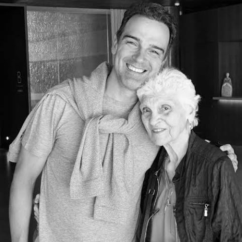 Mãe de Tadeu Schmidt morre aos 92 anos; apresentador presta homenagem emocionante