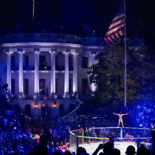 Manauara Diego Lopes nocauteia Steve Garcia em evento histórico do UFC na Casa Branca