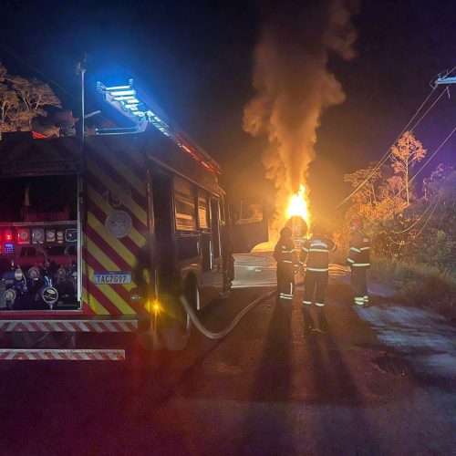 Caminhão-tanque pega fogo na BR-174 e interdita rodovia por quatro horas